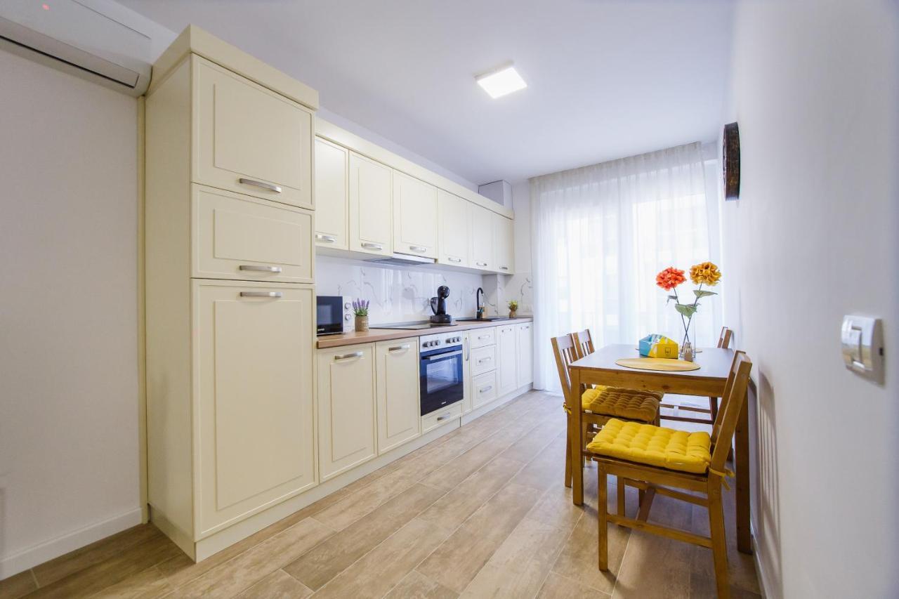 Lovely Home At West Residence Oradea Exterior foto